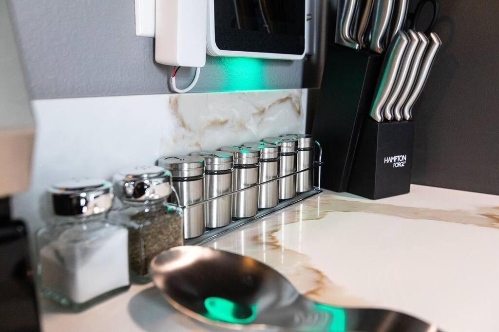 Professionals-Restaurants-Fastwifi-A C-Desk- Pets Apartment Сан Диего Екстериор снимка