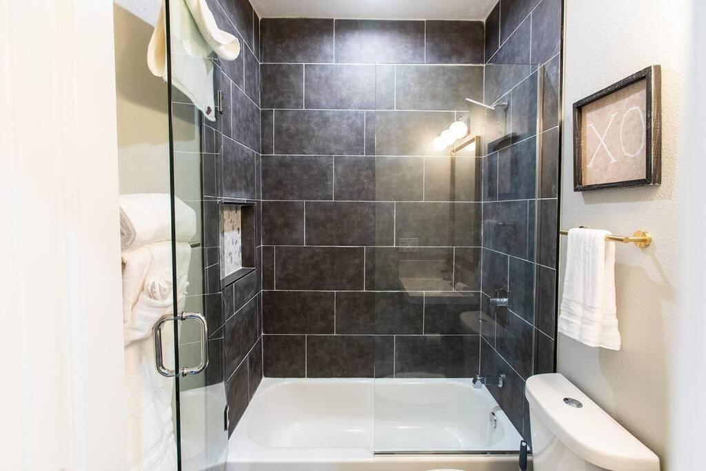 Professionals-Restaurants-Fastwifi-A C-Desk- Pets Apartment Сан Диего Екстериор снимка